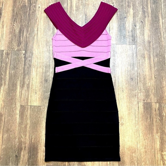 WOW couture Dresses & Skirts - Wow Couture color block purple bandana style slim fit short dress V neck. Size S